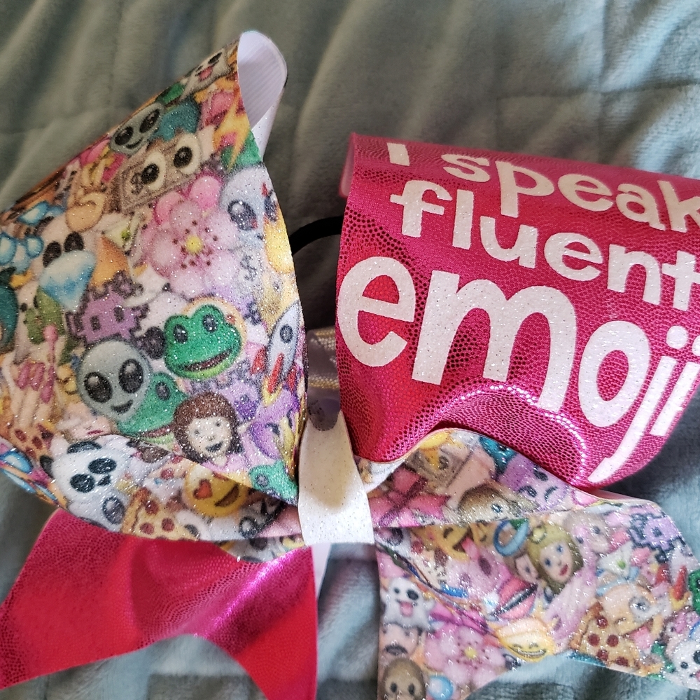 Cheerleading bow